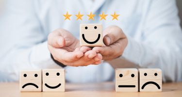 Comprendre la Loi de l'Expérience Utilisateur de Jakob Nielsen et son Impact sur l'Amélioration de l'Utilisabilité